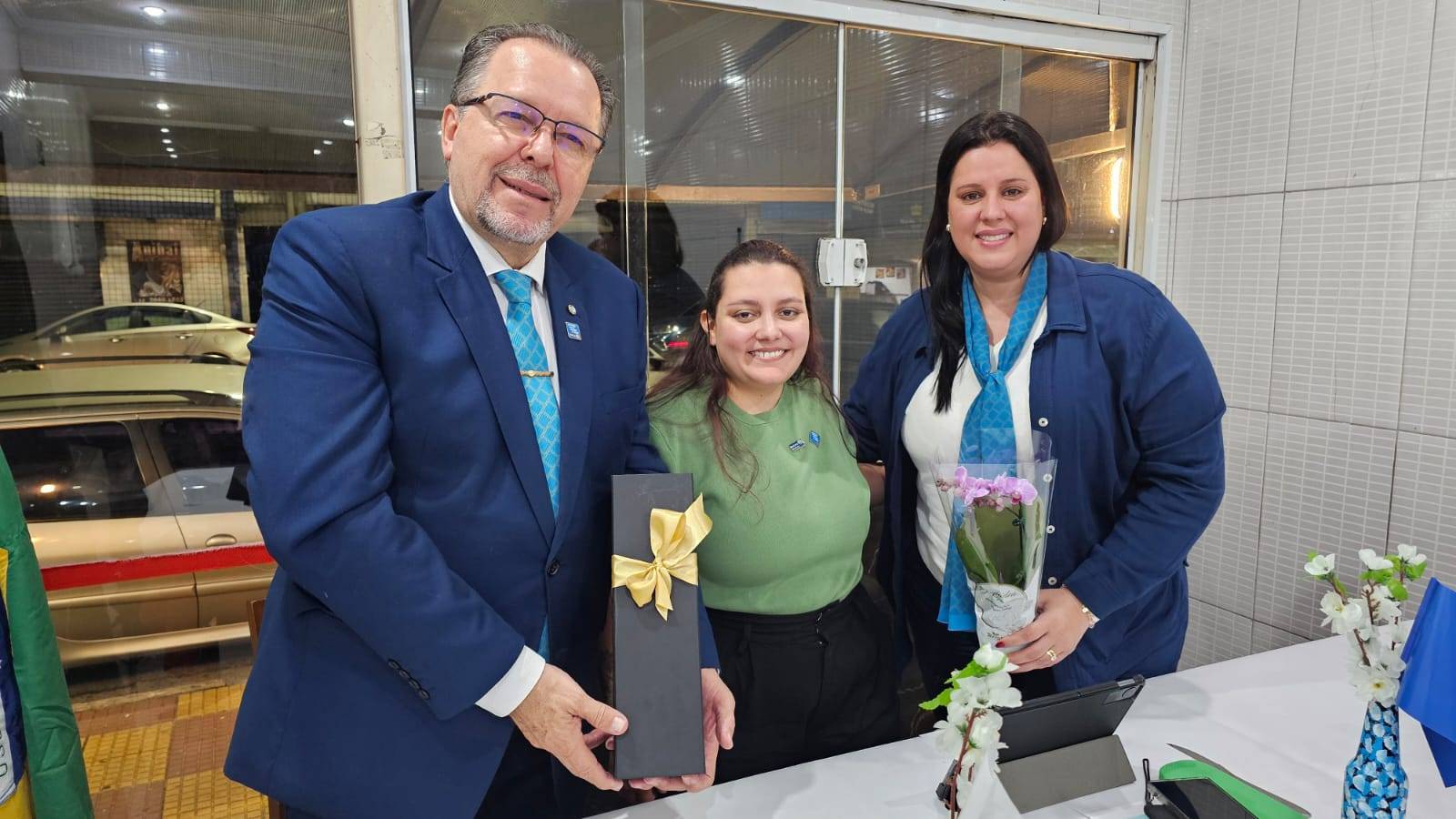 Presidente Bruna e o casal Governador Pirola e Angélica