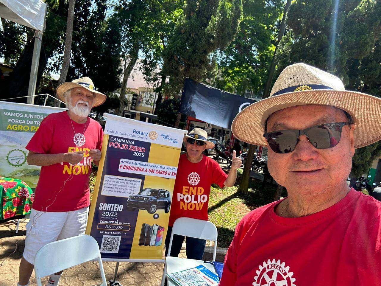 Vicente Miranda, Antonio Donizetti e Wellington Hoshino, na Praça da Matriz