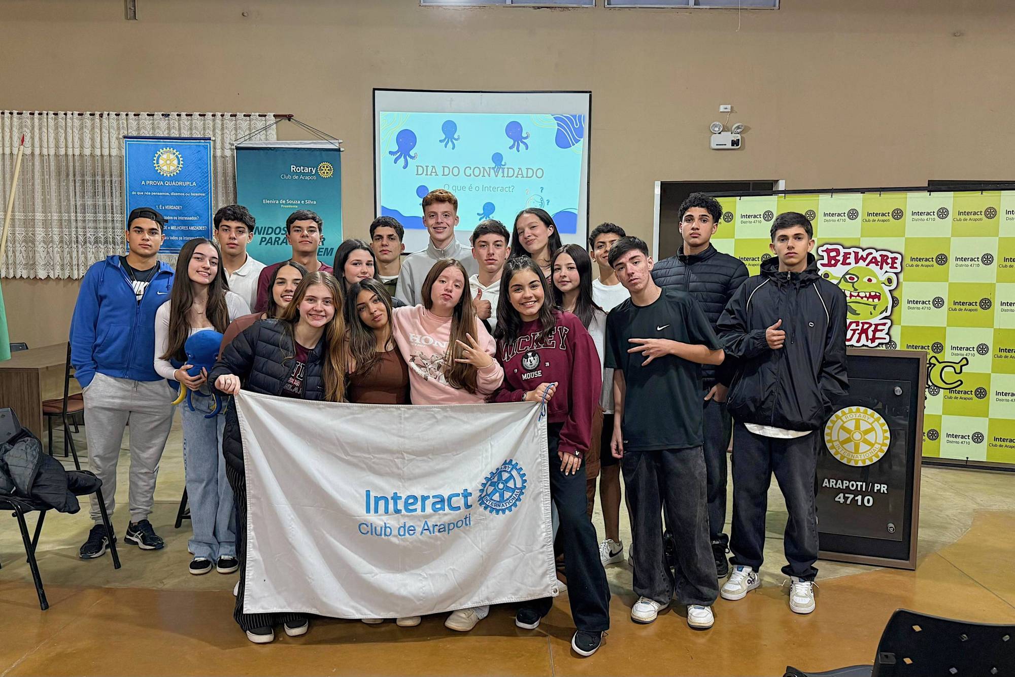 Encontro apresentou o funcionamento e os projetos do clube a jovens da cidade