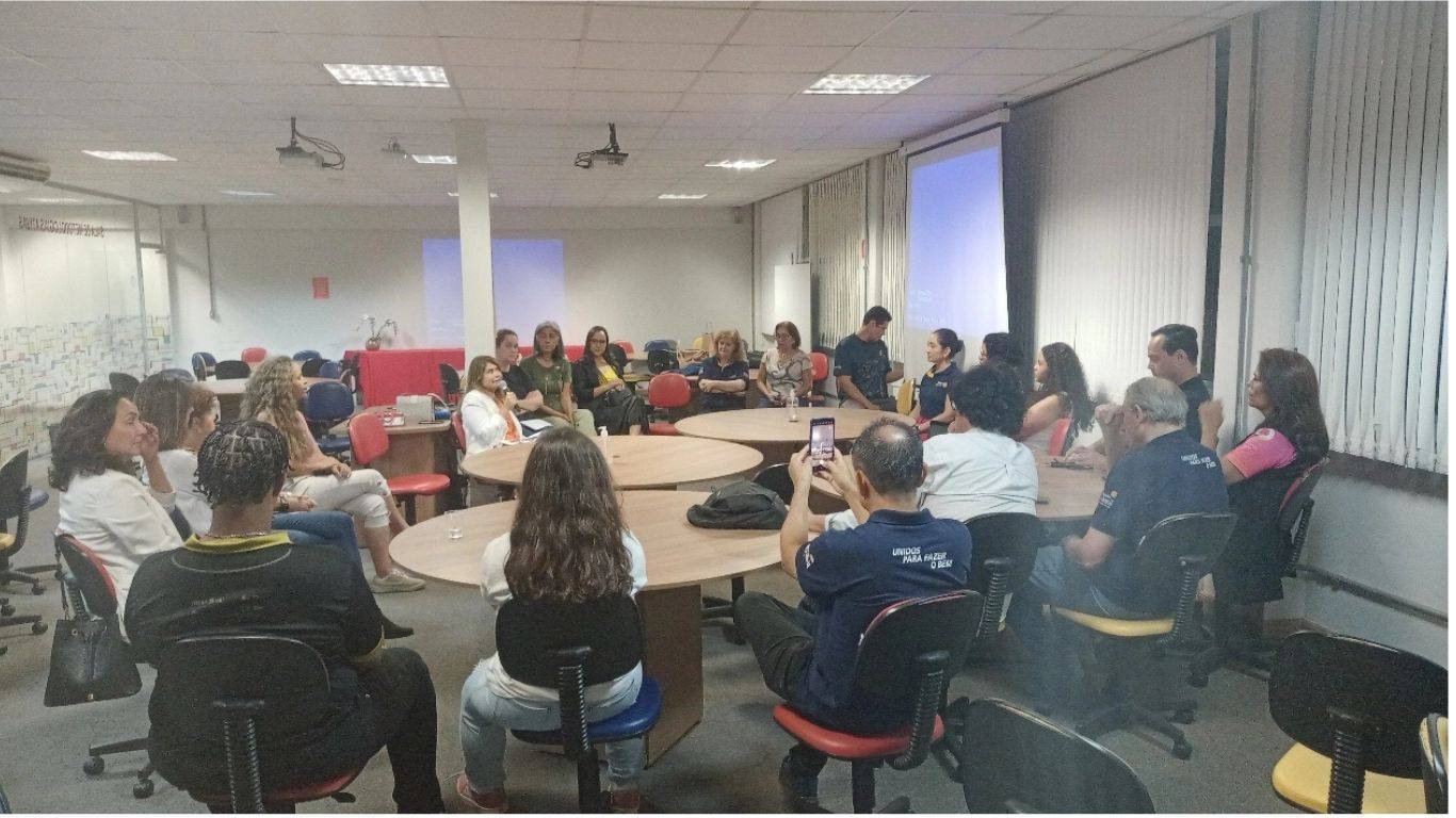 Participantes da roda de conversa “Unidos para Fazer o Bem: Diálogos pela Vida”, realizada pelo Rotary Club de Uberlândia Cidade Jardim em parceria com profissionais da psicologia, durante a campanha Setembro Amarelo