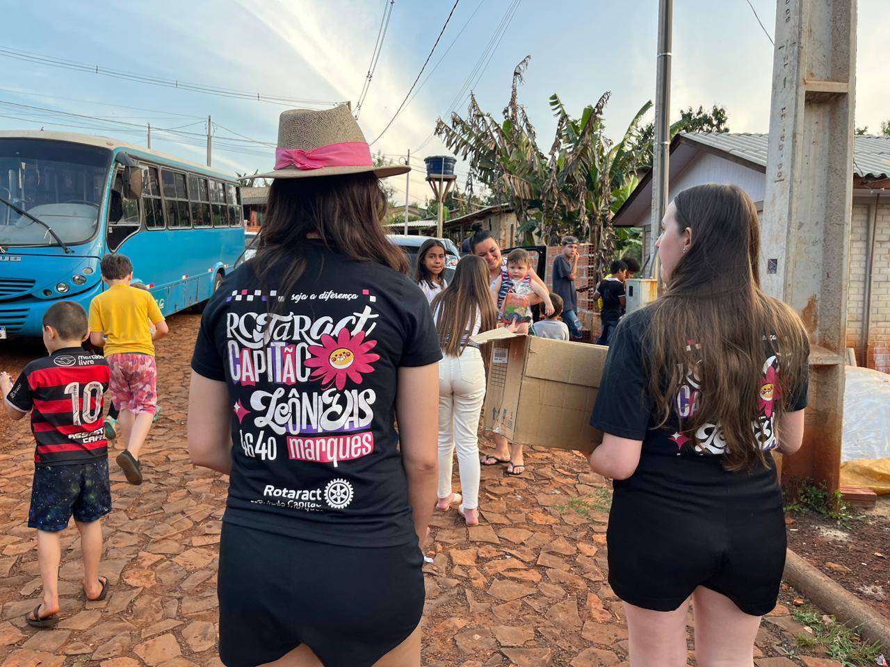 Rotaract Club de Capitão Leônidas Marques realiza ação solidária em comemoração ao Dia das Crianças