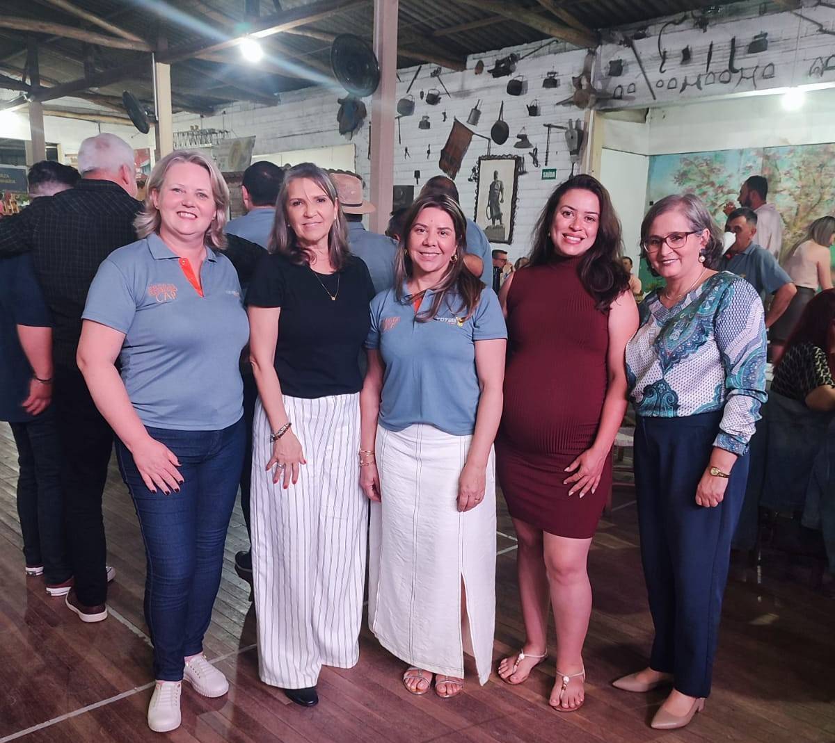 Luciane, Sônia, Fbiane, Cybele e Roselia - Integrantes do RC Pérolas do Jacuí
