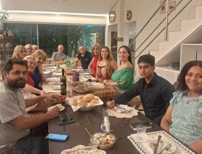 Presidentes da Área VIII reunidos em clima de união e propósito, durante encontro realizado na residência do presidente do Rotary Club de Uberlândia Sul.