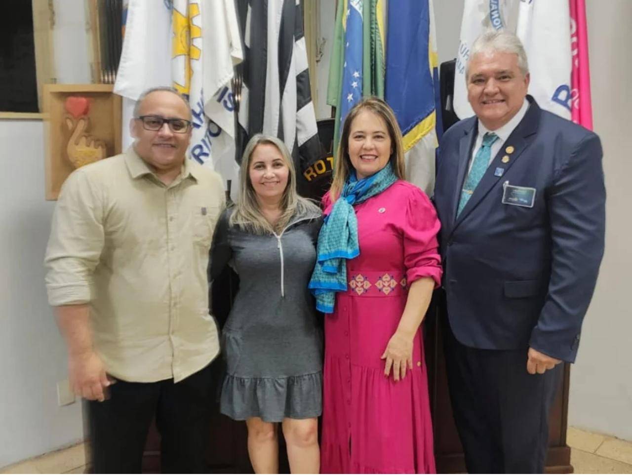 Rotary Club de Jahu Presenteia Visita do Governador com duas Empresas Cidadãs