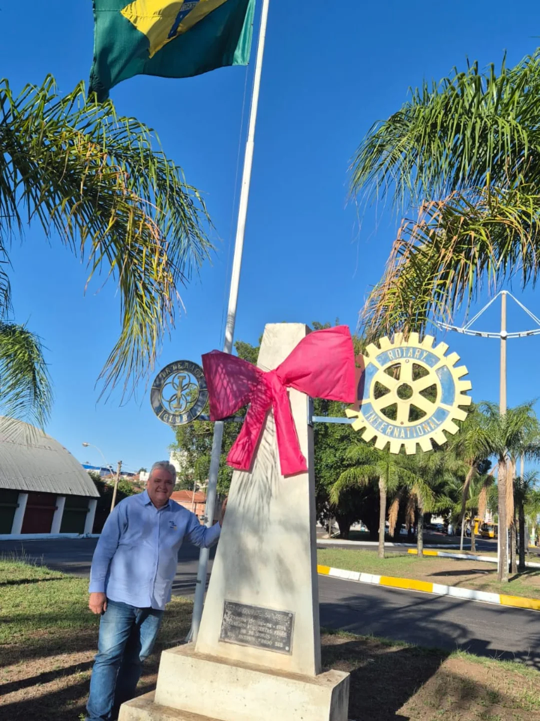 Governador Lelo Maset visita Rotary Club de Santa Adélia e destaca campanha do Outubro Rosa