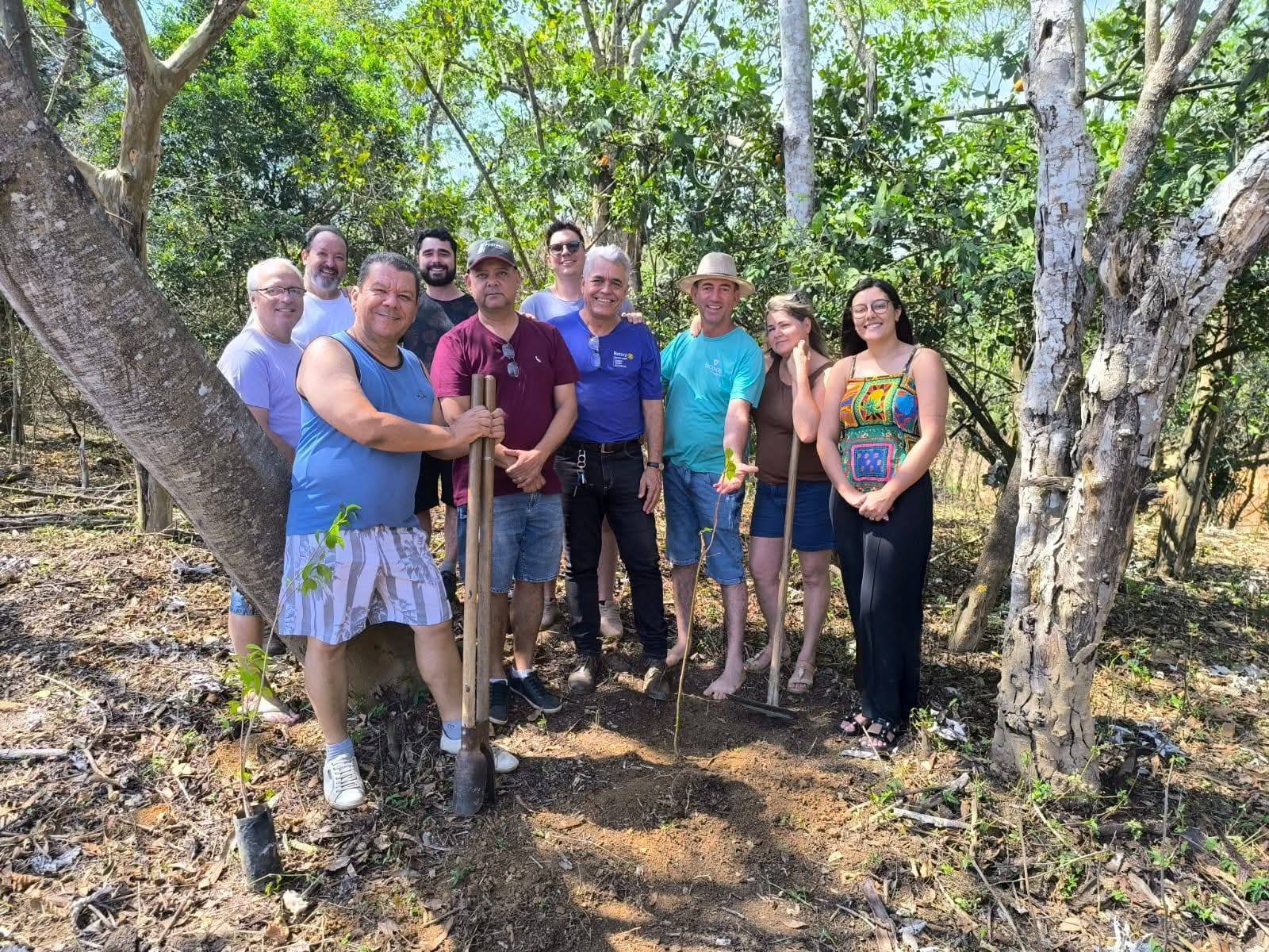 Rotary Club de Iguatama celebra o Dia da Árvore com plantio às margens do Rio São Francisco