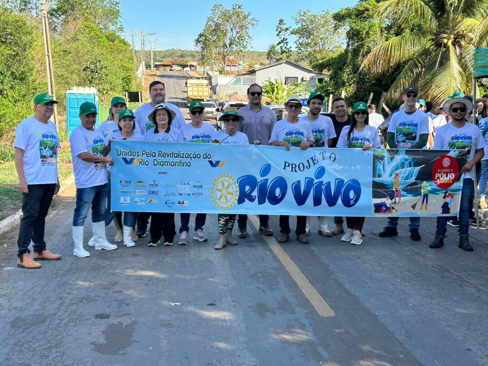 Associados do Rotary Club de Diamantino, promovendo Ações Ambientais 