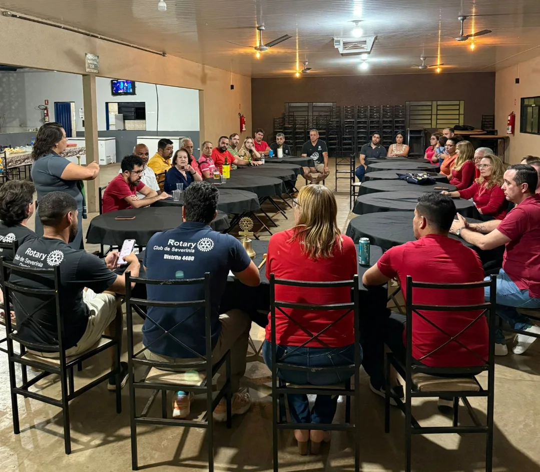 Clubes do Grupo 7 realizam reunião de companheirismo com presença da governadora assistente Fabiana Gonçalves