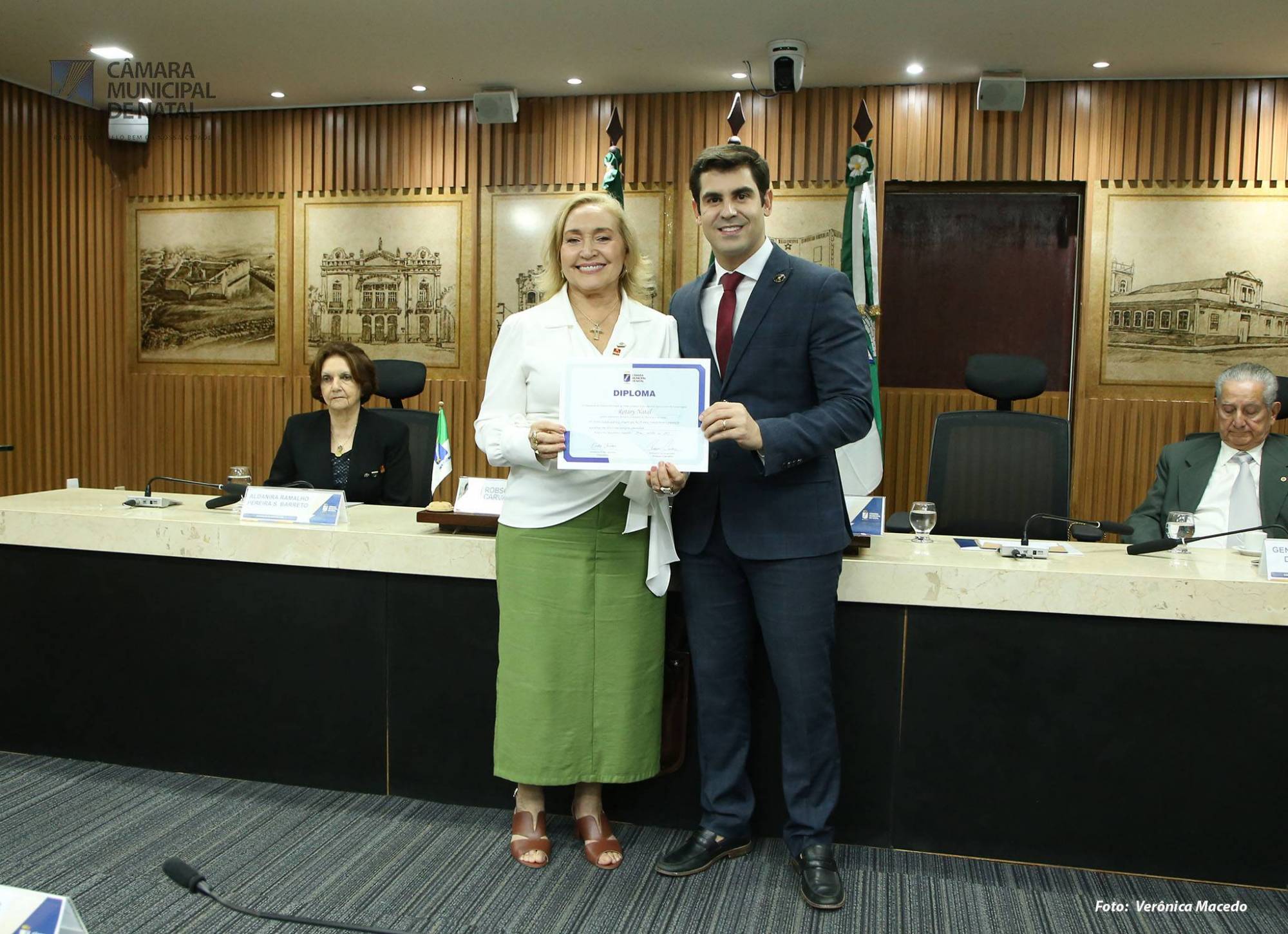 Presidente do Rotary Club de Natal recebe do Vereador Robson Carvalho Diploma de Homenagem da Câmara Municipal