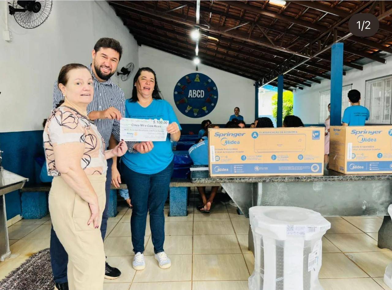 O Rotary Club de Votuporanga Entrega Projeto Distrital