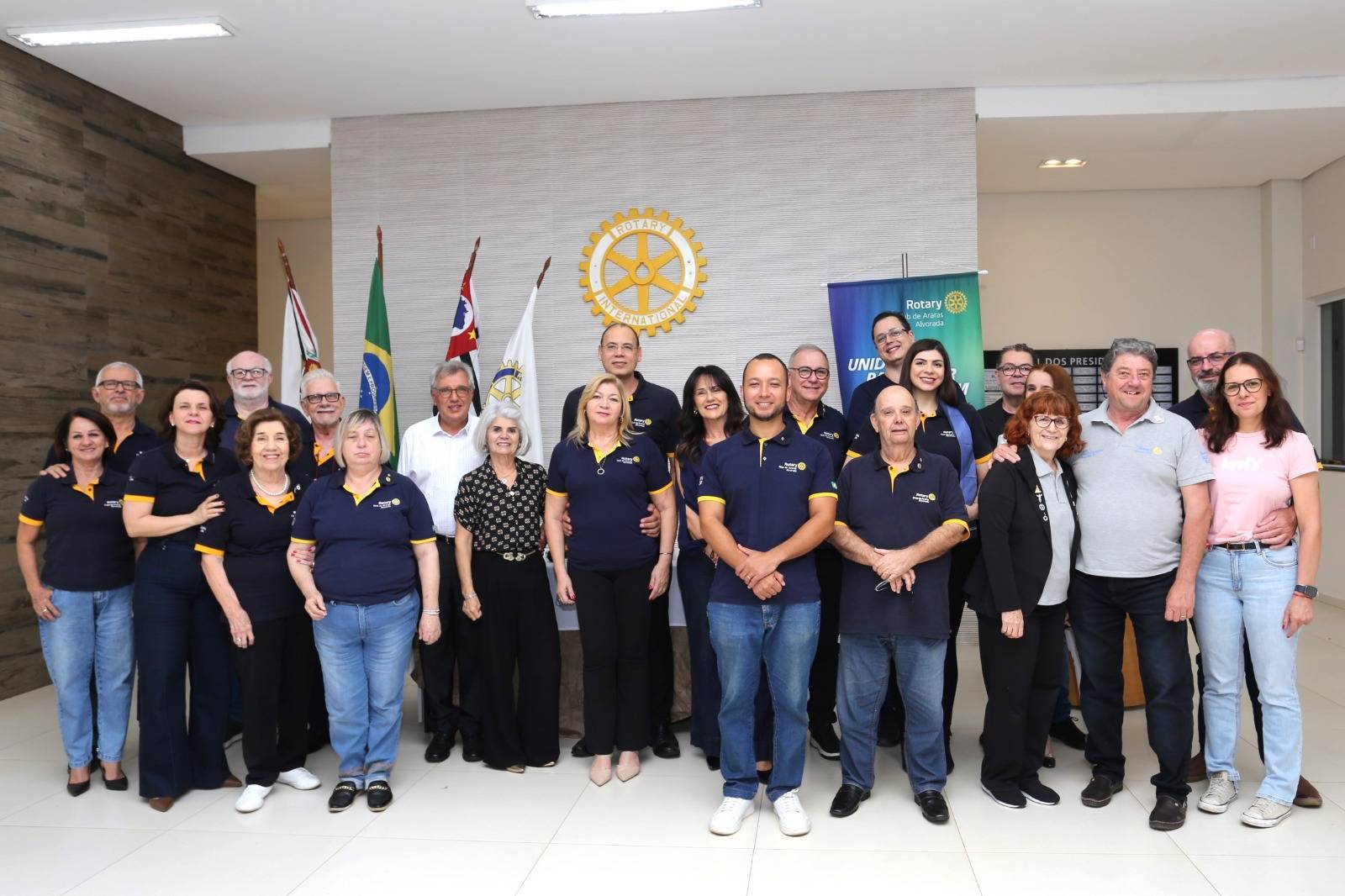 Companheiros do Rotary Club de Araras-Alvorada na recepção ao Governador Salvador Soares e esposa Cristina Savoy