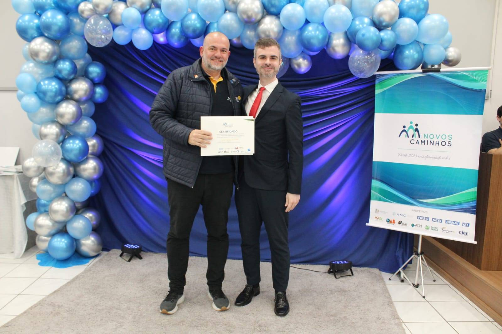 Presidente Fábio Tosatti recebe homenagem ao Rotary Lages Alvorada