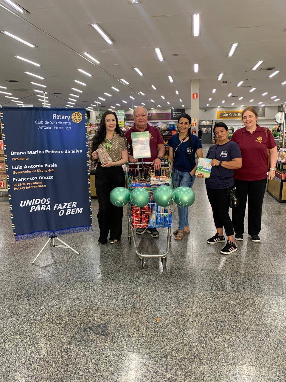 Socios, voluntários e supervisora