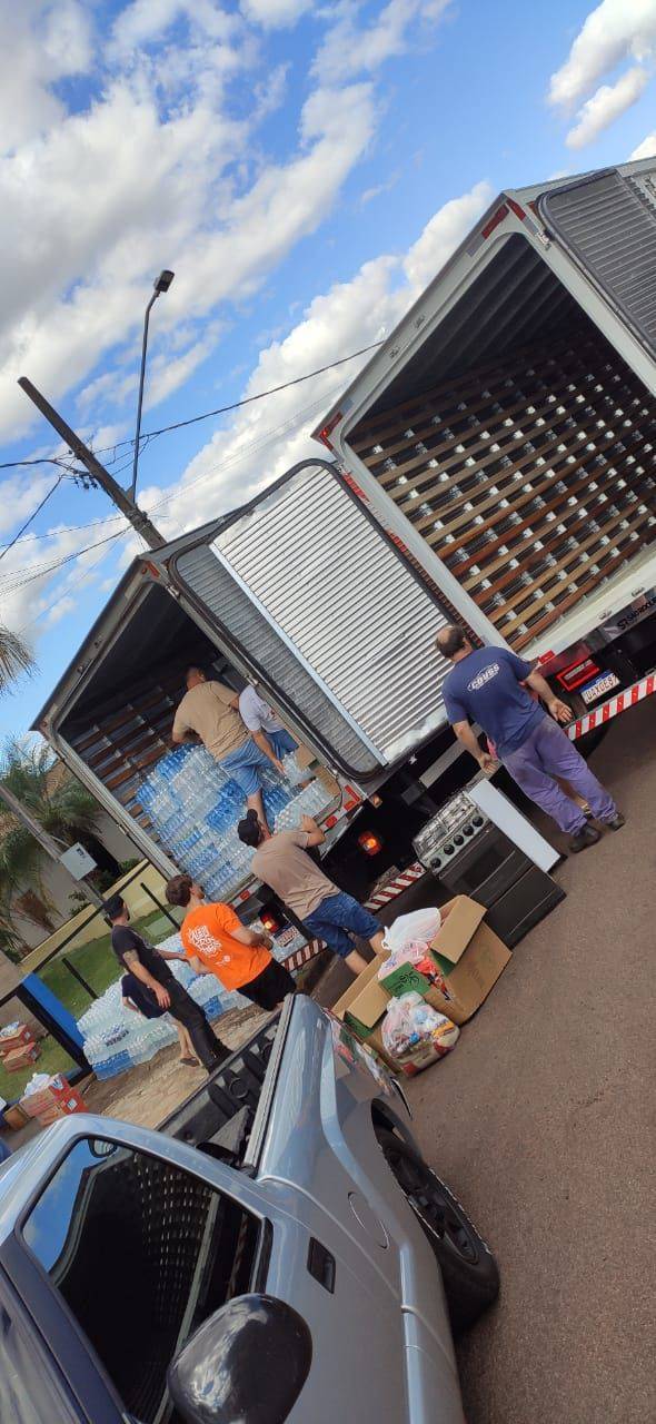 Arrecadação de alimentos e água para Rio Bonito 