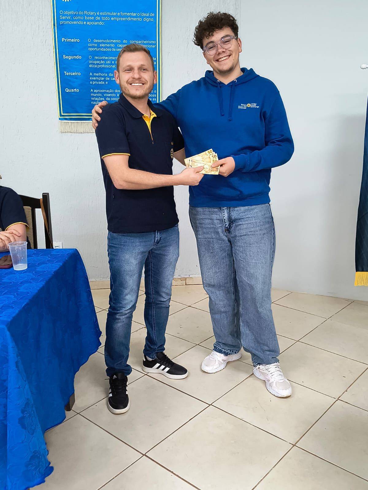 Entrega da mesada e depoimento de como está sendo mês a mês de nosso intercambista.