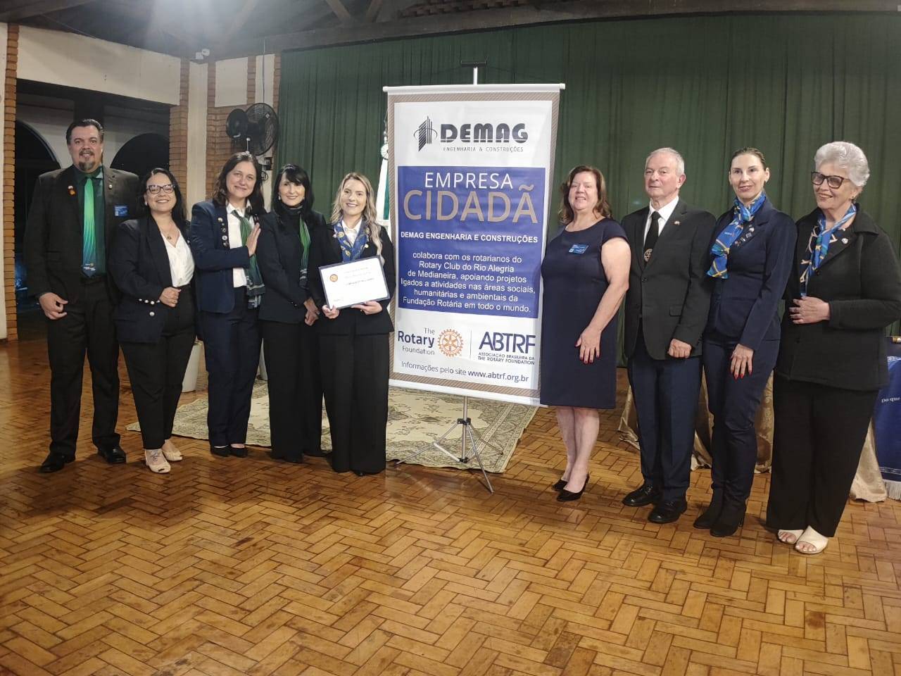 Participação do Rotary Club de Medianeira Caminho do Colono na apresentação da Empresa Cidadã do Rotary Club de Medianeira Rio Alegria