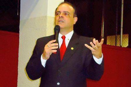 O jornalista Márcio Medeiros falará sobre o Rotary International para convidados não rotários na sede do CRECI em Marília