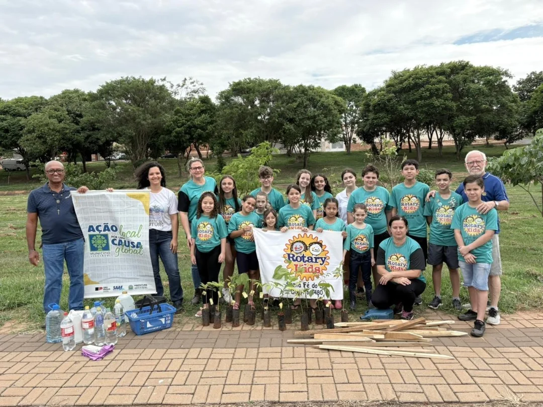 Ação do Rotary Kids reforça preservação ambiental com plantio de 17 mudas em Santa Fé do Sul