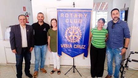Pessoal do Asilo Dirce Belluzzo e do Rotary Club de Vera Cruz, em recente ação realizada em agosto