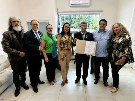 Rotarianos e autoridades vera-cruzenses, recepcionam o Governador do Distrito 4510 do Rotary International na cidade de Vera Cruz