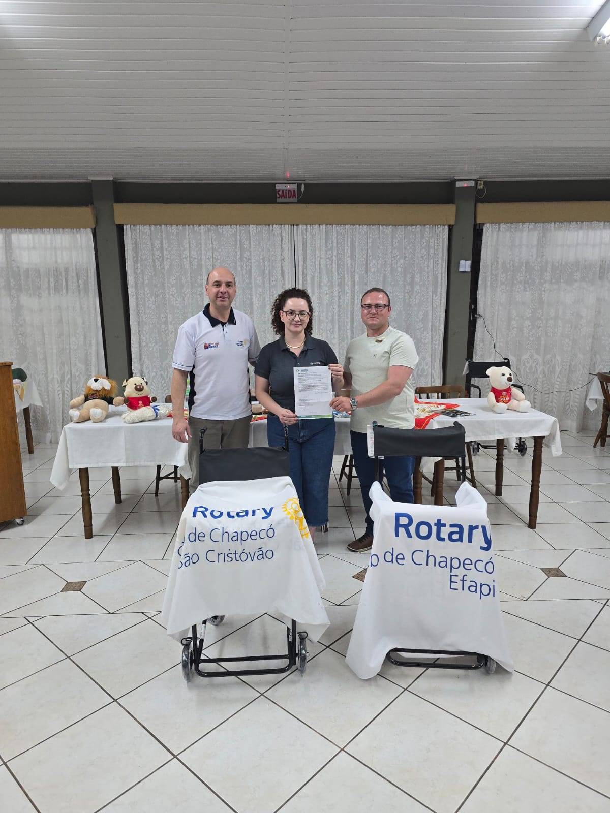 Entrega das cadeiras de banho 