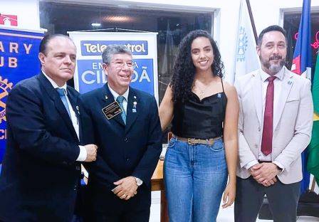 Ariane Medeiros passa a fazer parte do Rotary Club de Vera Cruz, através do clube satélite em atividade em Marília