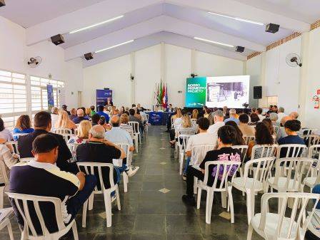 Seminários realizados em Marília reuniu temas como: Administração, Imagem Pública e Juventude, numa única manhã