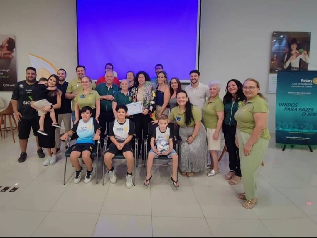 Continuando as entregas para as entidades beneficiadas com a 2ª Noite de Caldos e Sopas do Rotary Club de Medianeira Caminho do Colono, foi contemplada a Delegação de Esportes e Futsal – DEF Medianeira