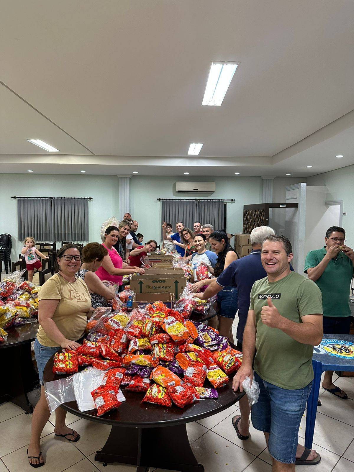 Confecção das cestas de Natal 