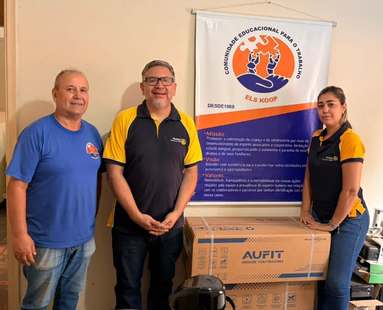ROTARY CLUB DE LINS NORTE ENTREGA AR-CONDICIONADO À COMUNIDADE EDUCACIONAL PARA O TRABALHO