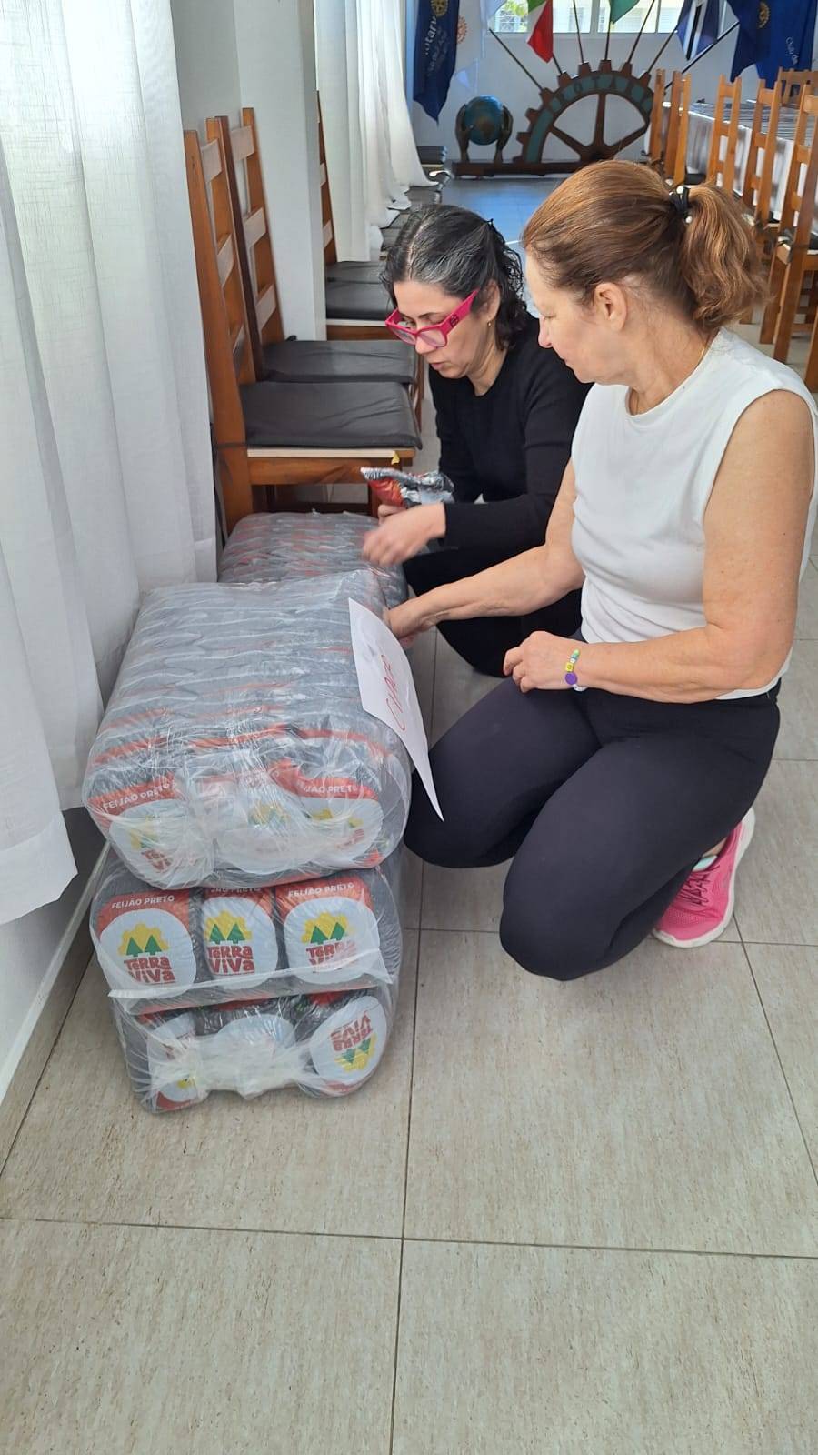 ROTARY CLUB DE TUBARÃO LUZ - APOIO NA ENTREGA DE 03 TONELADAS DE ALIMENTOS 