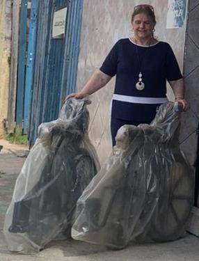 Companheira Vivi responsável por estas entregas