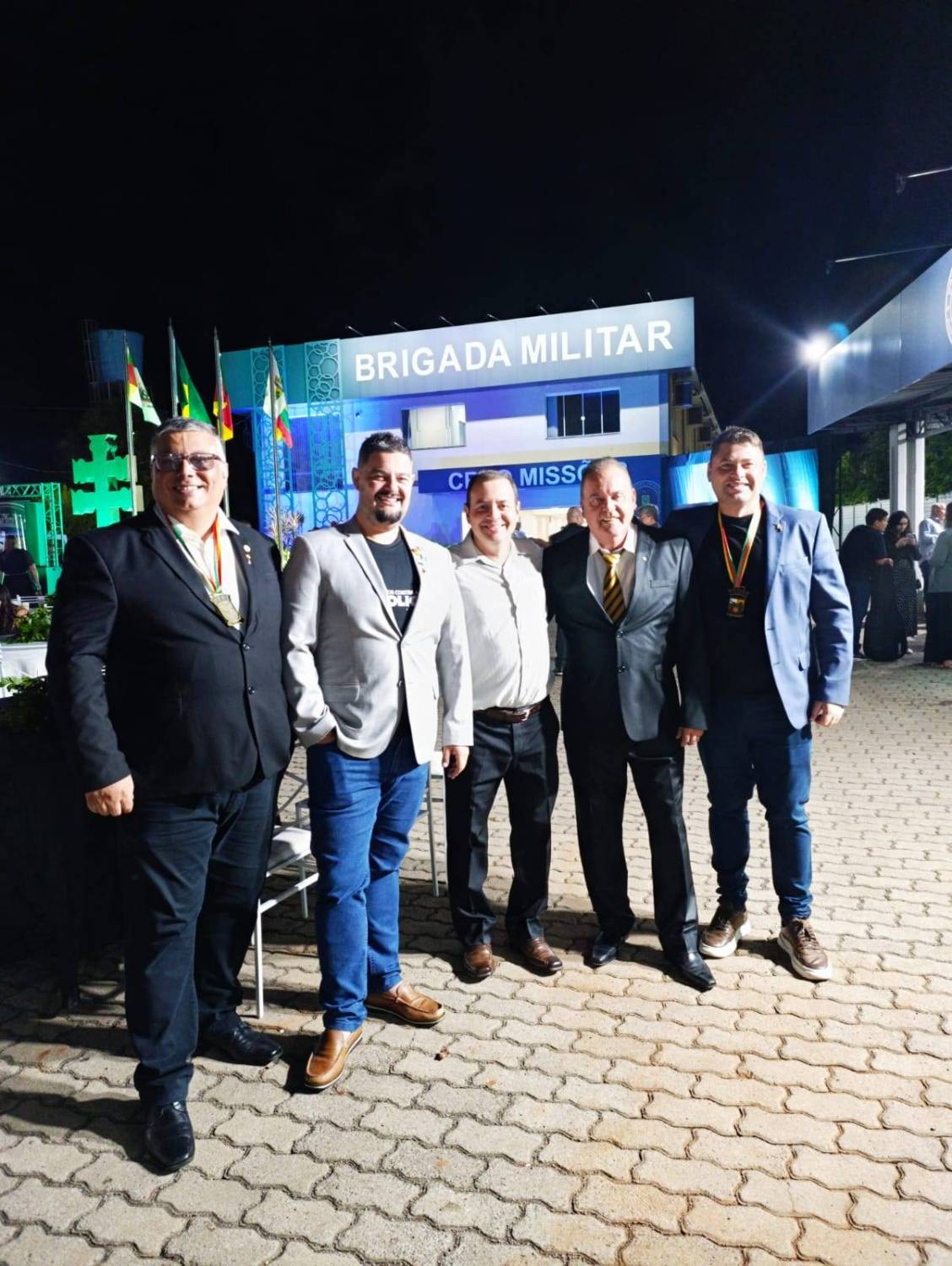 O Coronel Alexander Duarte, Comandante do CRPO Missões, juntamente com o Coronel Douglas da Rosa Soares, Subcomandante-Geral da Brigada Militar, realizaram a entrega da Comenda Sepé Tiaraju aos companheiros do Rotary Club de Santo Ângelo Norte