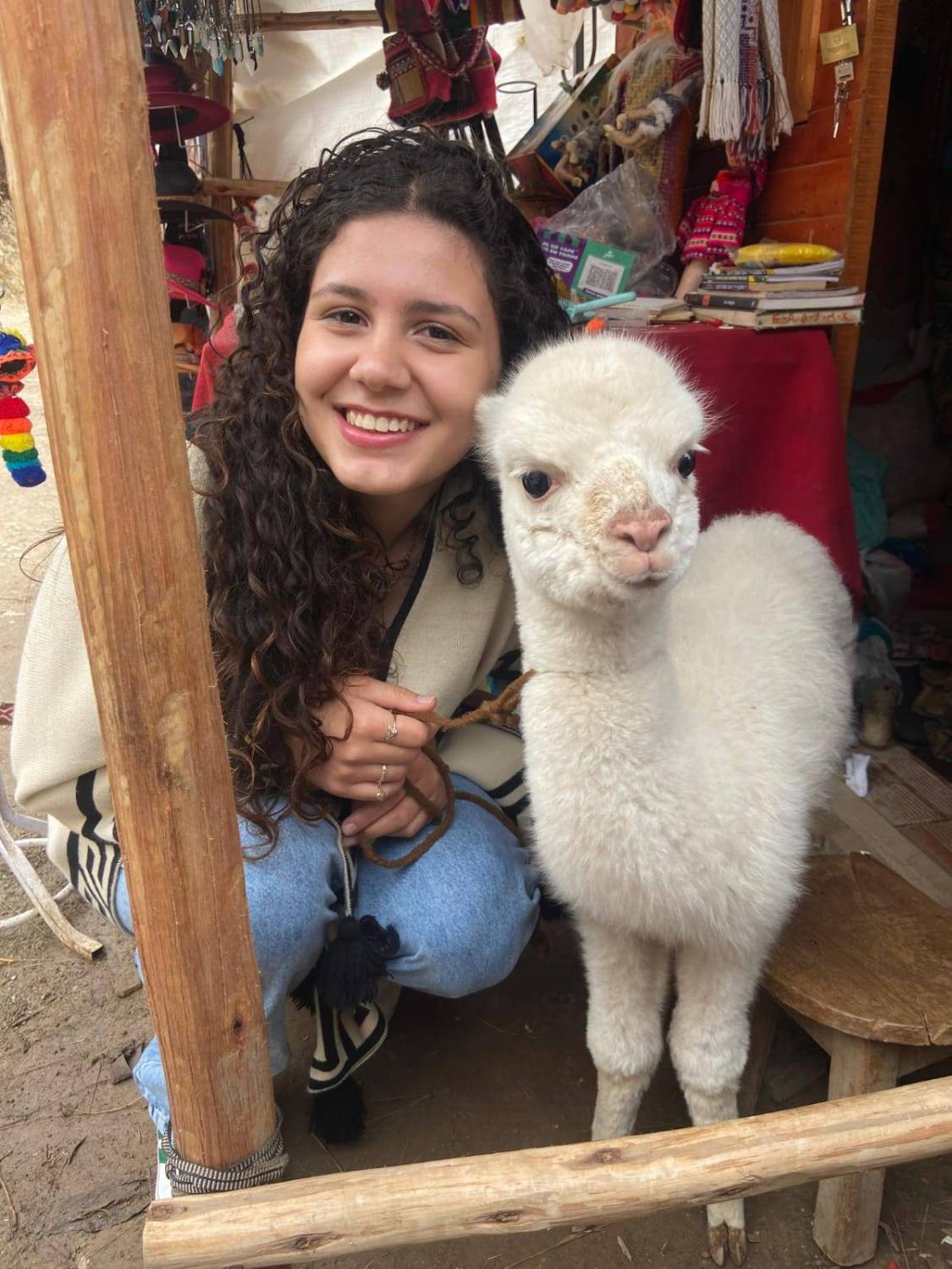 Isabelle Mello visitou a impressionante Morada de los Dioses — um espaço que une arte contemporânea e a ancestralidade andina.