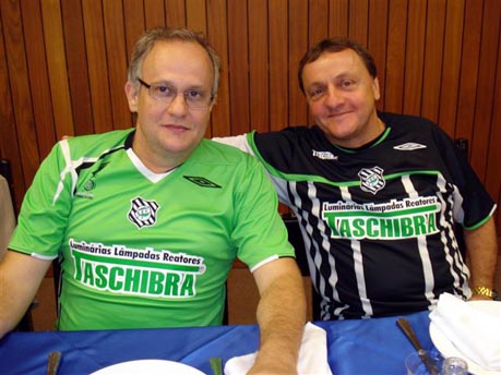 Teve até momentos para comemorar vitórias no esporte. Beto Dorigati e Alfonso Schreiber vibraram com a conquista da vaga na final da Copa São Paulo de Júnior, pelo Figueirense. O time da capital tem o patrocínio da Taschibra