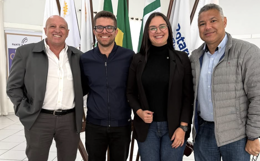 Raphael nos falou sobre o ACICAM CONECTA, um projeto que busca aproximar empresários, empreendedores e líderes, promovendo conexões estratégicas, novas oportunidades de negócios e o fortalecimento do nosso desenvolvimento local. E claro, destacou o Rotary como parceiro essencial nessa jornada!  Também seguimos com os preparativos dos nossos próximos eventos:  Feijoada Rotary – 30 de agosto Corrida da Amizade – 23 de novembro