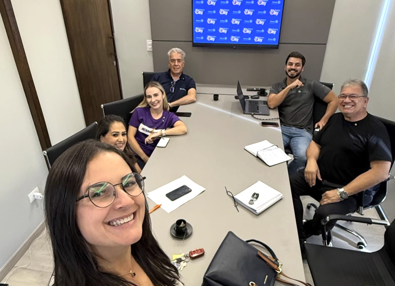 Hoje foi dia de reunião dos presidentes dos clubes de Campo Mourão para falar sobre o Rotary Day.  Logo logo passaremos mais informações.