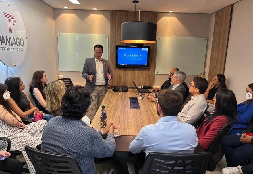 Encontro no escritório destacou a atuação do Rotary em diferentes níveis e despertou grande interesse entre advogados e colaboradores.