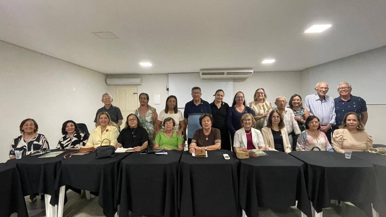 Rotary Club de Arcoverde celebra aniversariantes e homenageia a fundação do Rotary Internacional.