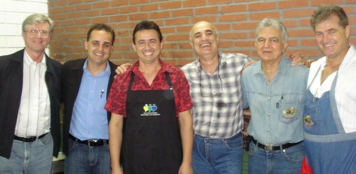 OS COZINHEIROS DA NOITE ONDE NÃO FALTOU AIPIM.