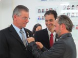 Gov. Assistente Davi entrega os pins aos Companheiros 100%