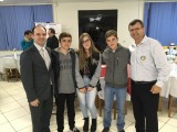 Governador Assistente e Ademar com membros do Interact.