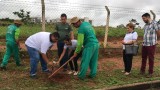 Plantio da primeira muda em volta do Campus.