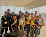 Crianças do projeto FICA apoiando a campanha.