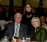 LIANE COM IAN RISELEY, PRESIDENTE DO ROTARY INTERNATIONAL NO BAILE DO PRESIDENTE.