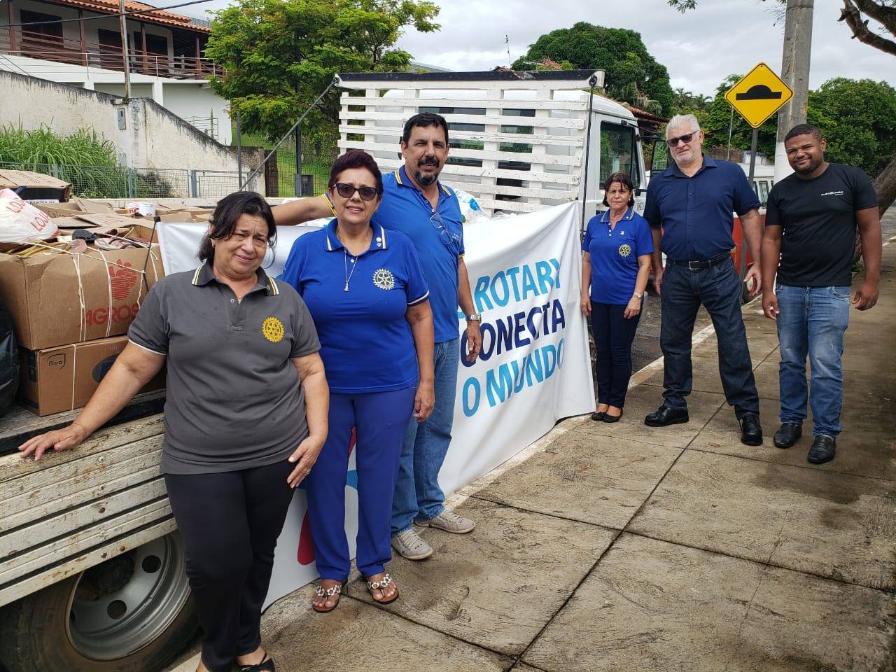 Da esquerda para direita: Dagma Soares, presidente do RC Curvelo-Norte, Geralda Vânia, presidente do RC Curvelo-Bela Vista, Mário Campos, presidente do RC Curvelo, Maria Carmen, RC Curvelo e Ricardo Machado, prefeito do município de Presidente Juscelino.