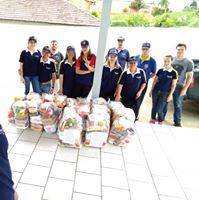 Distribuição de cestas básicas, juntamente com os nossos Kids