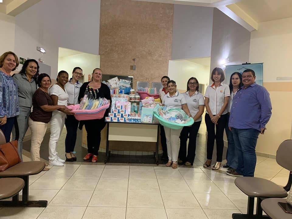 Damas da Casa da Amizade RC de Araxá Norte entregam a doação de kits para gestantes em condições vulneráveis á Fundação de Assistência à Mulher Araxaense,