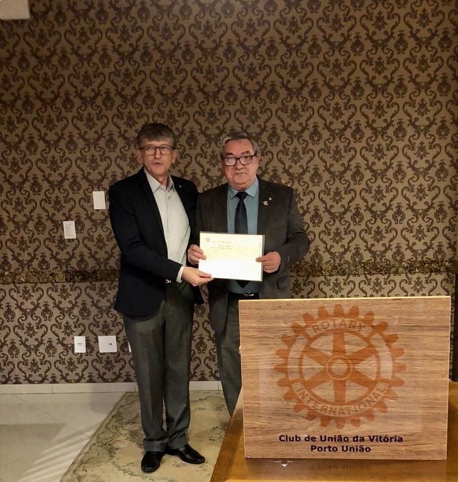 Presidente entrega certificado de admissão ao Companheiro