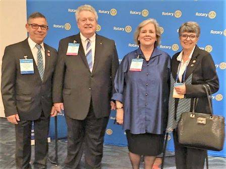 O presidente Mark Malone e o Governador do Rotary, Marcos Antônio Carchedi: difícil decisão